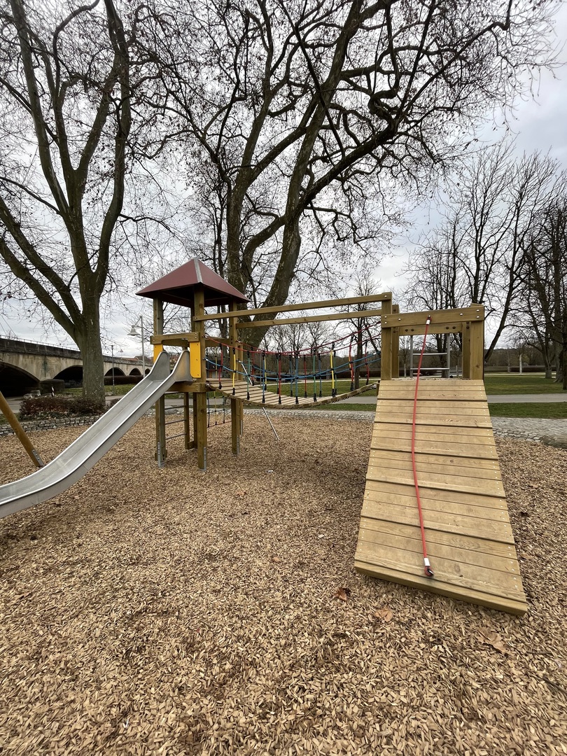 Spielplatz am Schwanengarten Neckartaiflingen - Galeriebild 7